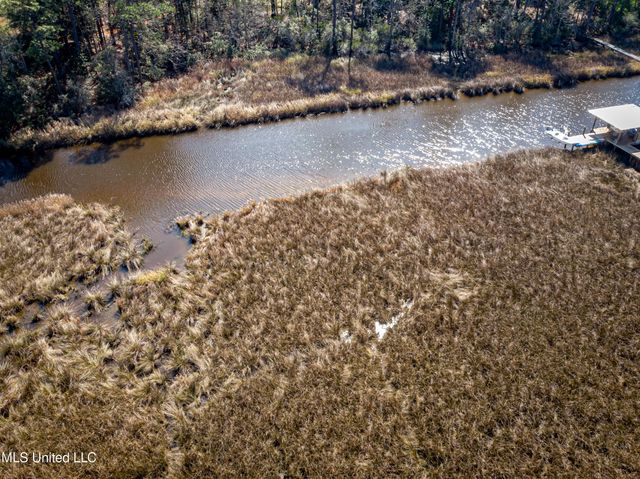210 Bluff Cove, Ocean Springs, MS 39564
