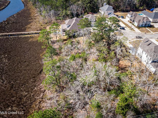 210 Bluff Cove, Ocean Springs, MS 39564