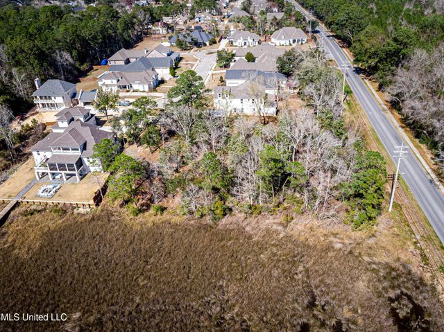210 Bluff Cove, Ocean Springs, MS 39564