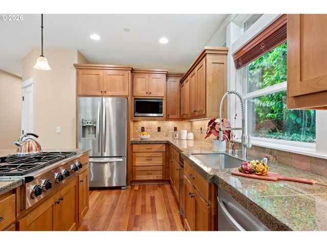 1991 COUNTRY CLUB Rd, Lake Oswego, OR 97034