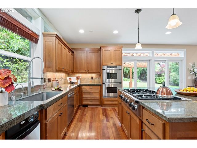 1991 COUNTRY CLUB Rd, Lake Oswego, OR 97034