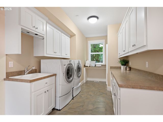 1991 COUNTRY CLUB Rd, Lake Oswego, OR 97034