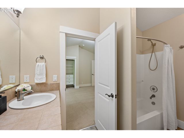 1991 COUNTRY CLUB Rd, Lake Oswego, OR 97034