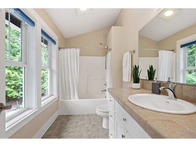 1991 COUNTRY CLUB Rd, Lake Oswego, OR 97034