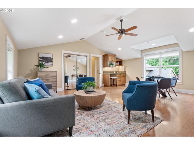 1991 COUNTRY CLUB Rd, Lake Oswego, OR 97034