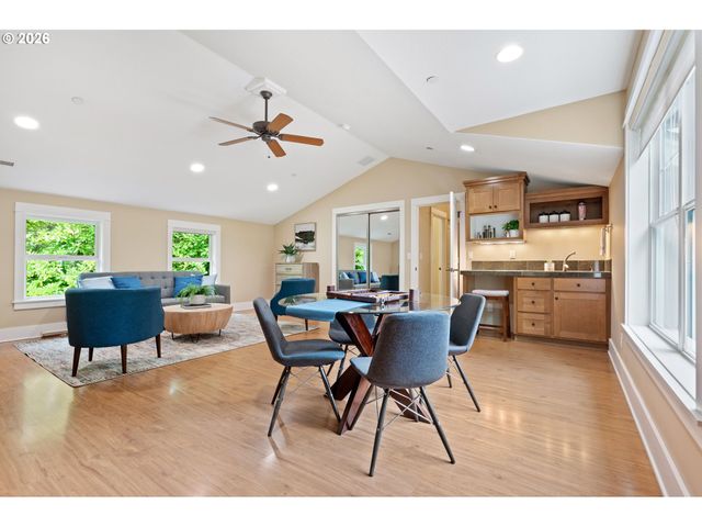 1991 COUNTRY CLUB Rd, Lake Oswego, OR 97034
