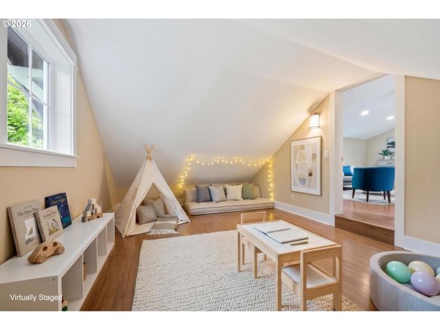 1991 COUNTRY CLUB Rd, Lake Oswego, OR 97034
