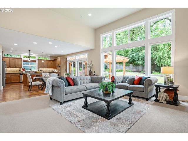 1991 COUNTRY CLUB Rd, Lake Oswego, OR 97034