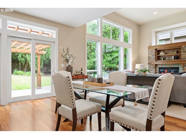 1991 COUNTRY CLUB Rd, Lake Oswego, OR 97034