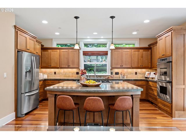 1991 COUNTRY CLUB Rd, Lake Oswego, OR 97034