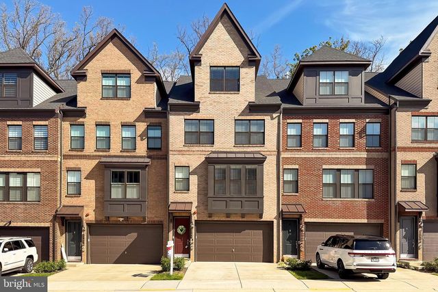 3795 RAINIER DR, Fairfax, VA 22033