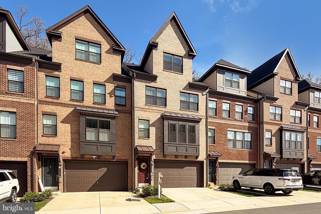 3795 RAINIER DR, Fairfax, VA 22033