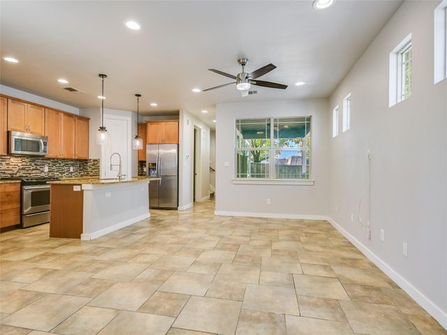 2210 Schriber ST A, Austin, TX 78704