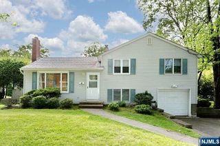 9 Pearl Road, Closter, NJ 07624