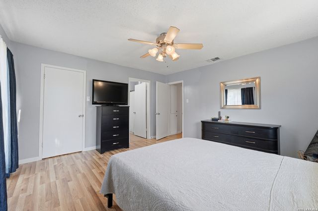 5703 Creekwood Street, San Antonio, TX 78233
