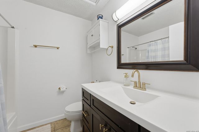 5703 Creekwood Street, San Antonio, TX 78233