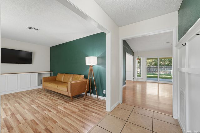 5703 Creekwood Street, San Antonio, TX 78233