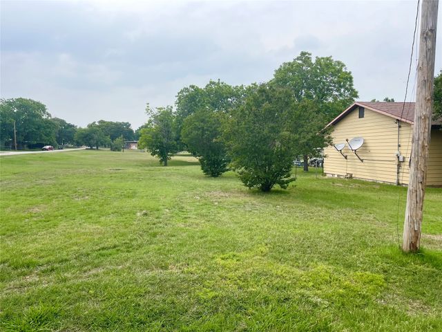 140 S Comanche Drive, De Leon, TX 76444