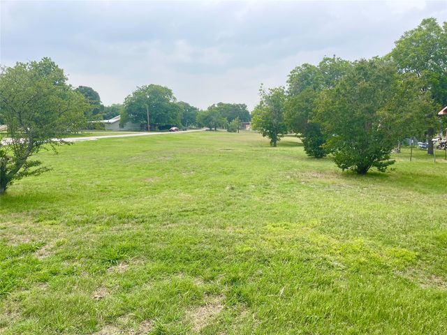 140 S Comanche Drive, De Leon, TX 76444