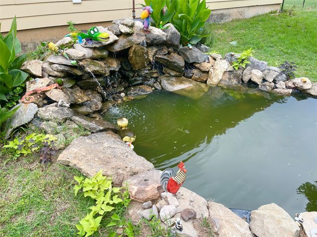 140 S Comanche Drive, De Leon, TX 76444