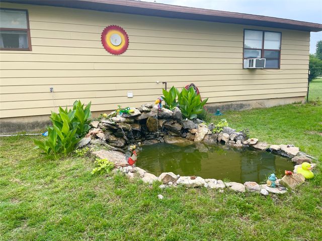 140 S Comanche Drive, De Leon, TX 76444