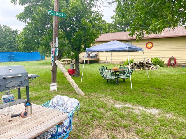140 S Comanche Drive, De Leon, TX 76444