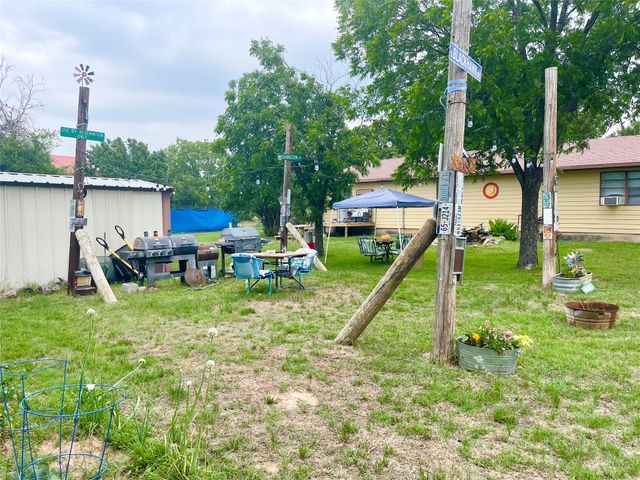 140 S Comanche Drive, De Leon, TX 76444