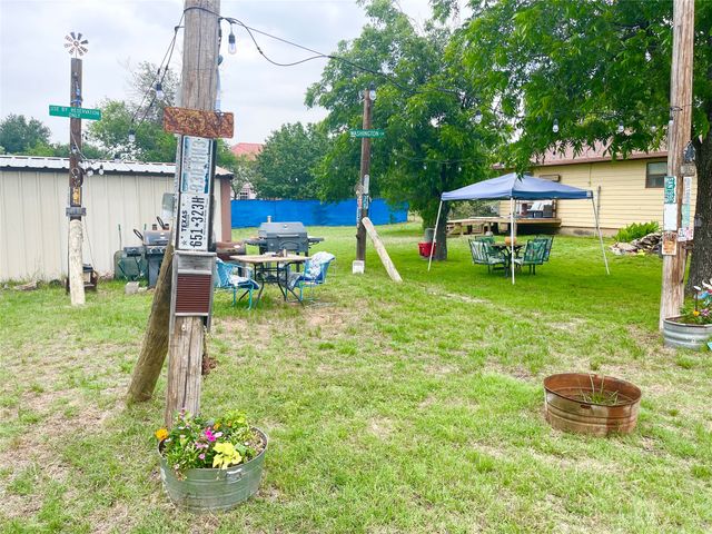 140 S Comanche Drive, De Leon, TX 76444