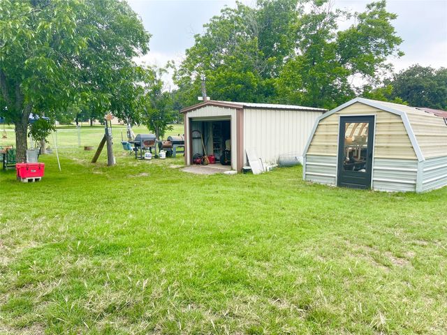 140 S Comanche Drive, De Leon, TX 76444