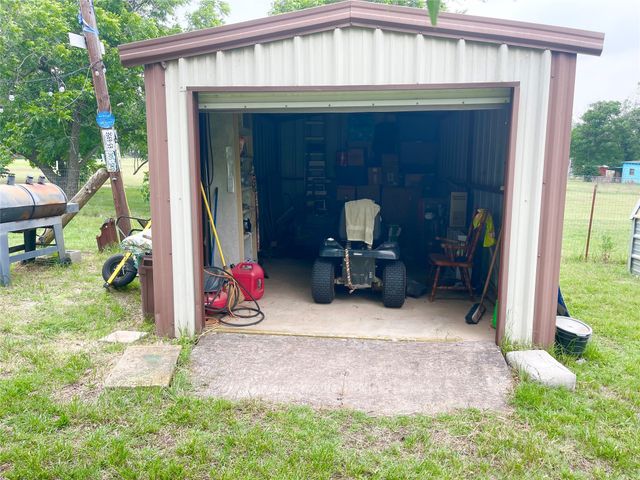 140 S Comanche Drive, De Leon, TX 76444