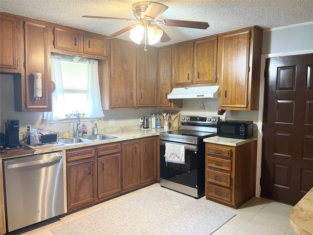 140 S Comanche Drive, De Leon, TX 76444
