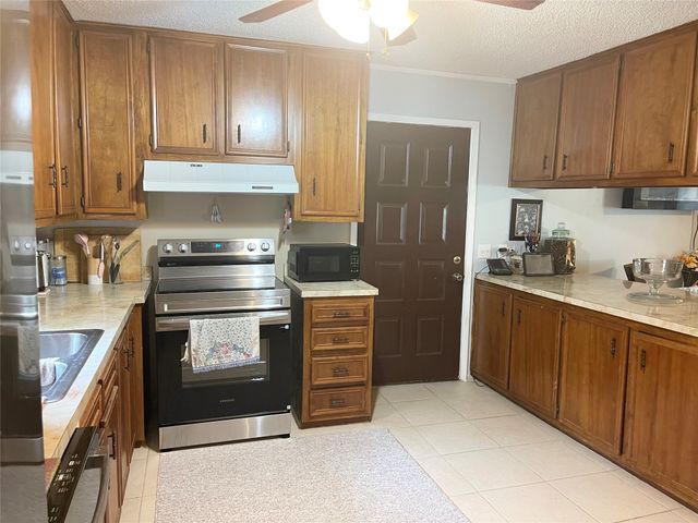 140 S Comanche Drive, De Leon, TX 76444