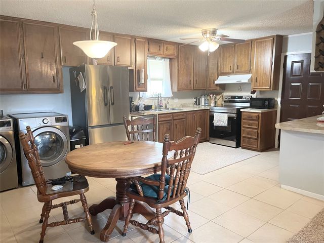 140 S Comanche Drive, De Leon, TX 76444