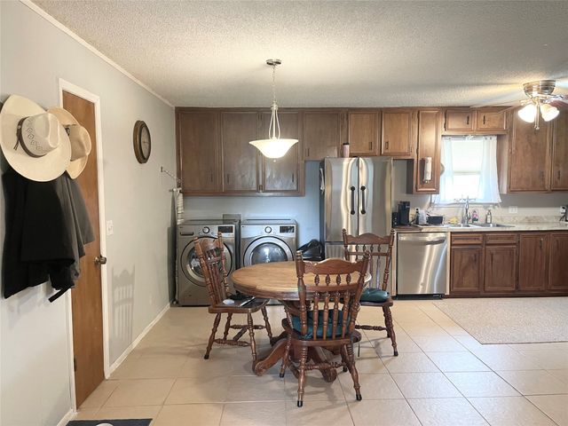 140 S Comanche Drive, De Leon, TX 76444