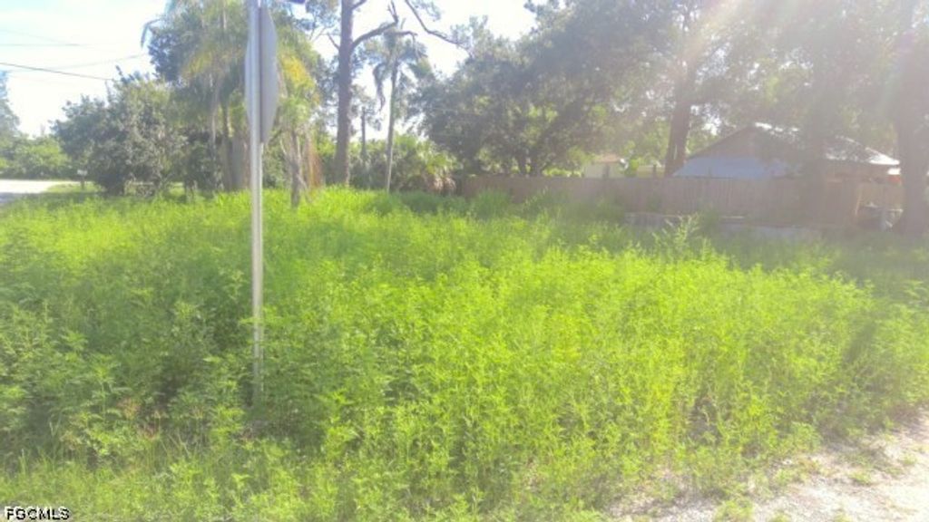 1941 Pacific AVE, North Fort Myers, FL 33903