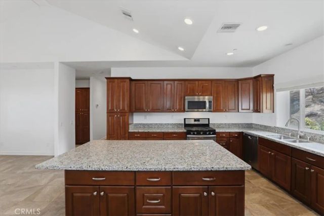 14202 Meadowlands, Riverside, CA 92503
