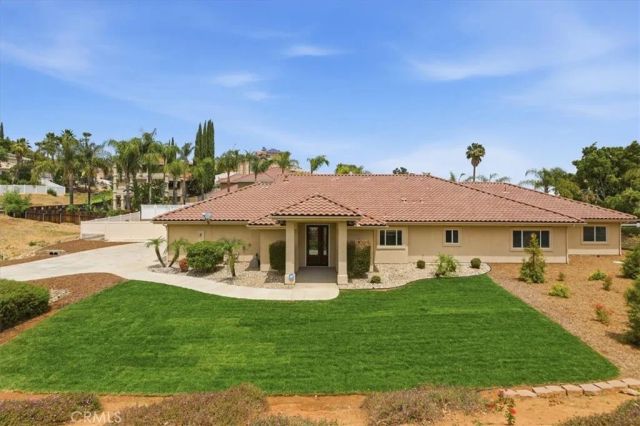 14202 Meadowlands, Riverside, CA 92503