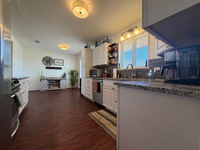 8422 Gary Avenue, Lubbock, TX 79423