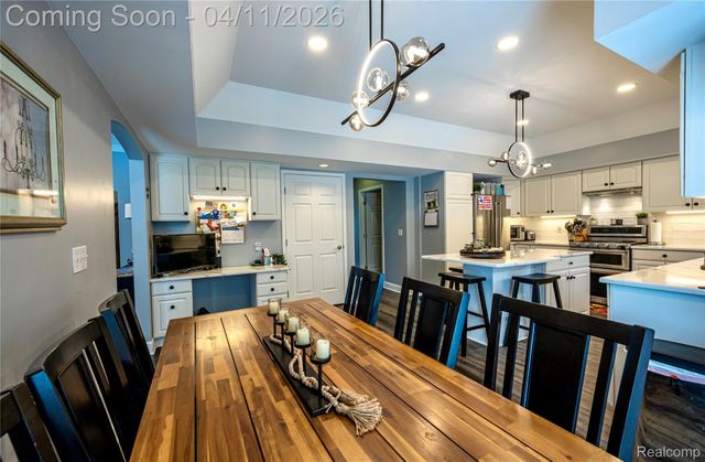 30261 Green Acres, Farmington Hills, MI 48334