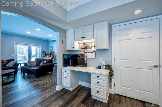 30261 Green Acres, Farmington Hills, MI 48334