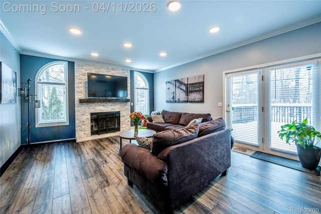 30261 Green Acres, Farmington Hills, MI 48334