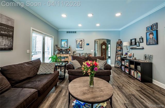 30261 Green Acres, Farmington Hills, MI 48334