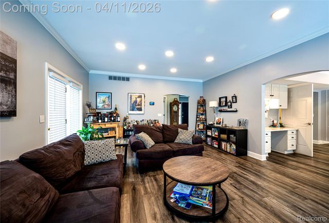 30261 Green Acres, Farmington Hills, MI 48334