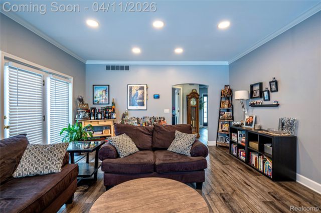 30261 Green Acres, Farmington Hills, MI 48334