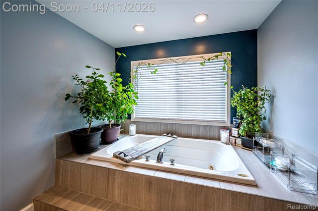 30261 Green Acres, Farmington Hills, MI 48334