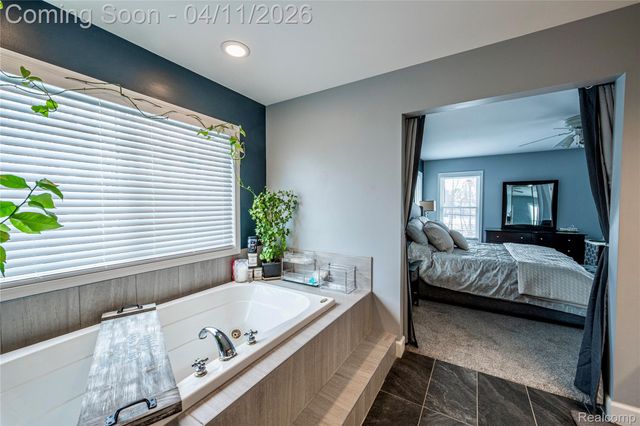 30261 Green Acres, Farmington Hills, MI 48334