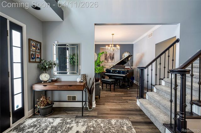 30261 Green Acres, Farmington Hills, MI 48334