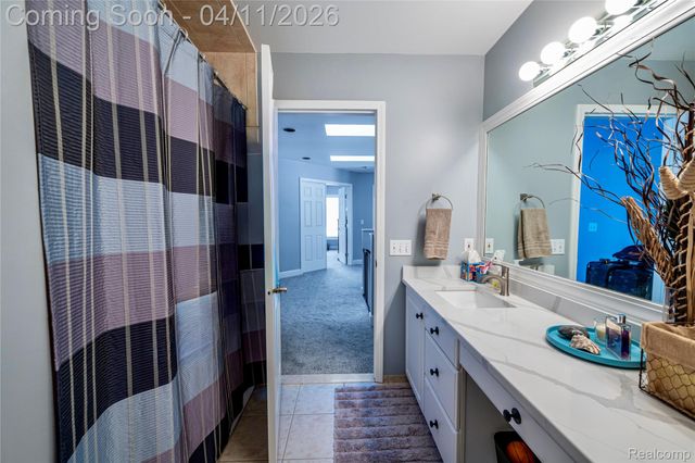 30261 Green Acres, Farmington Hills, MI 48334