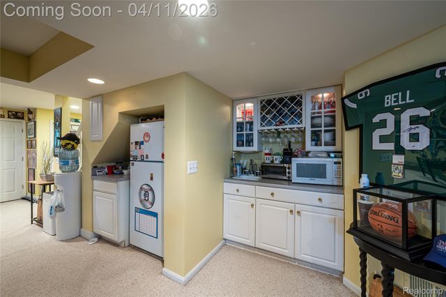 30261 Green Acres, Farmington Hills, MI 48334