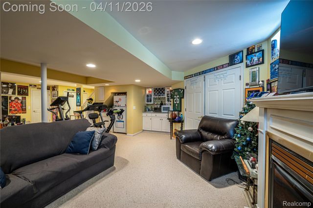 30261 Green Acres, Farmington Hills, MI 48334